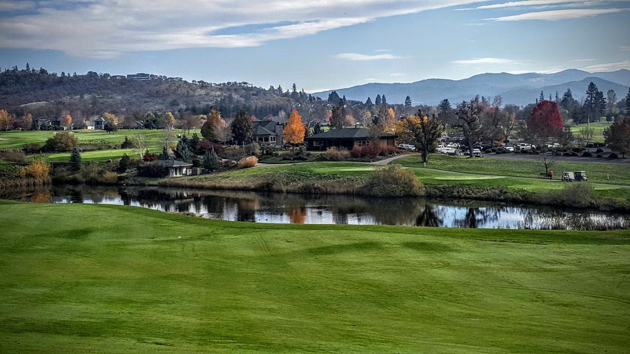 Resort At Eagle Point Golf Club Lodging Экстерьер фото